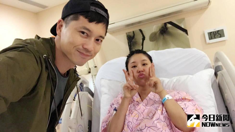 王雷與剛生產完的李小萌。