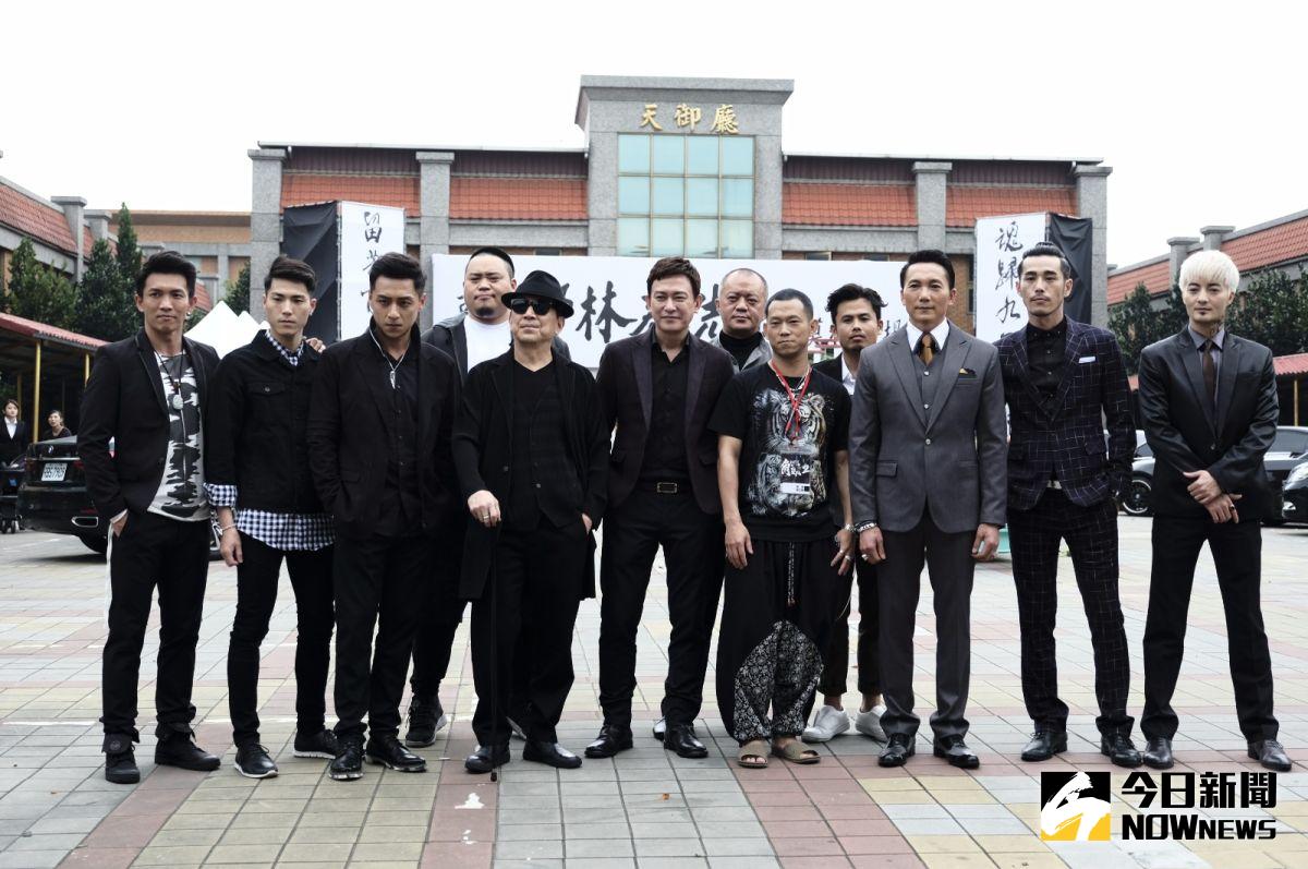 ▲《角頭2》開放探班，片中各大角頭齊聚一堂，鄒兆龍（右三）所屬外省幫，穿著超時尚。（圖／理大國際，2017.04.18）