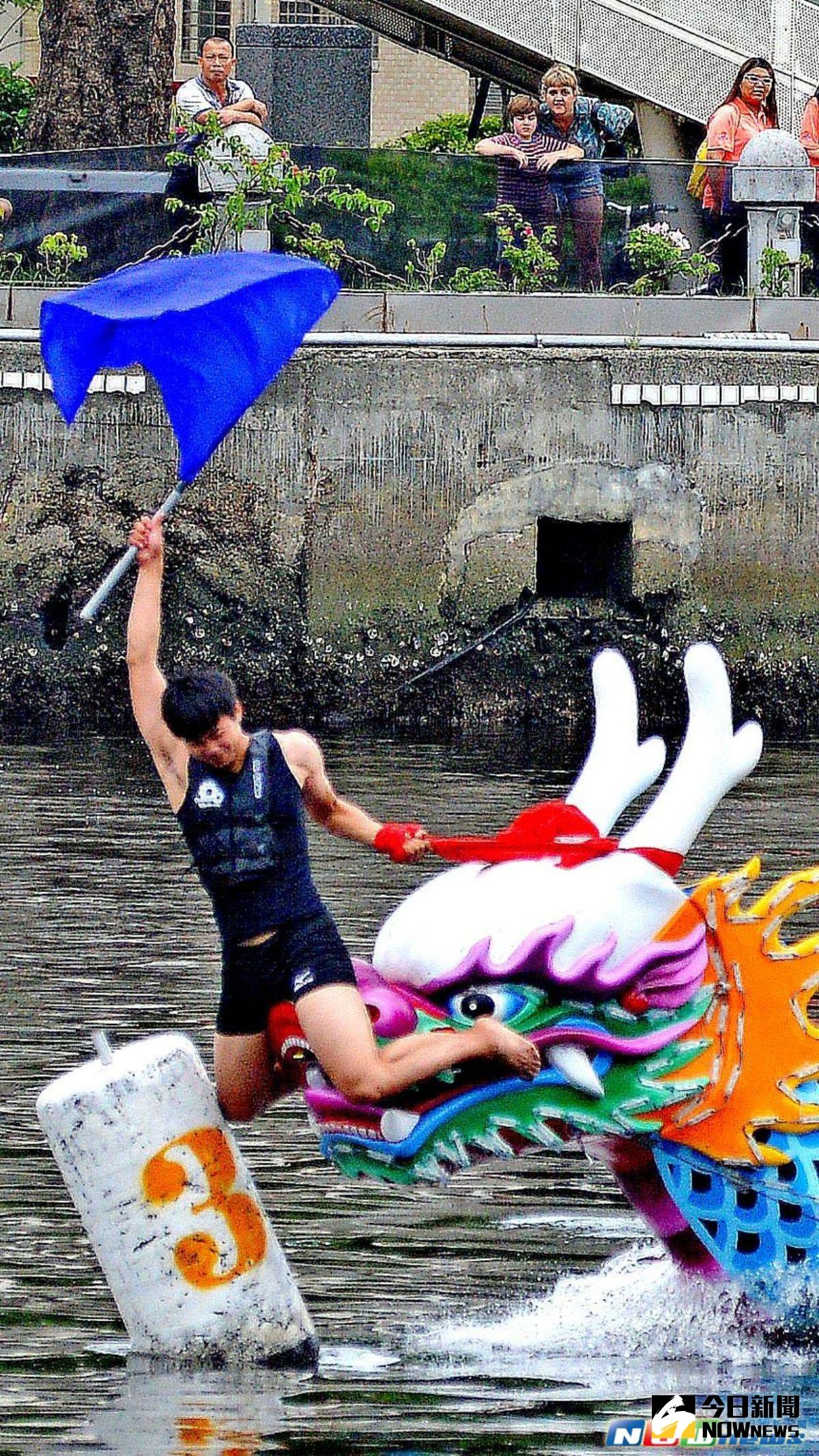 ▲龍舟競賽是一項結合多元素的安全健康運動賽事之一，而奪標手的任務乃該賽事的靈魂之一。（圖／記者宋德威攝，2017.5.29）