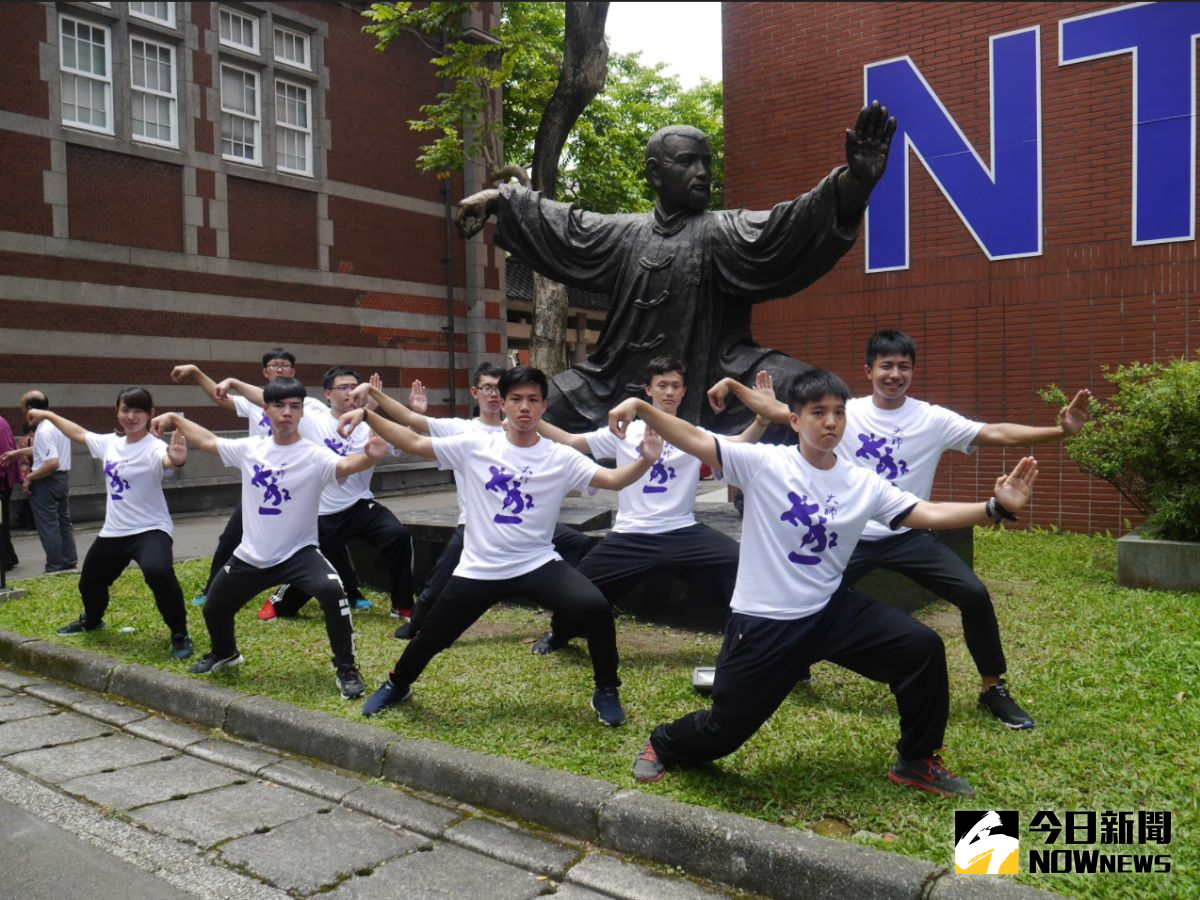 ▲北京大學致贈一尊2.5米高的單鞭式銅像給台灣師範大學。（圖／台師大提供）