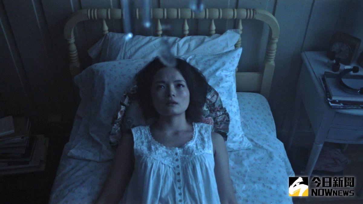 ▲林微弋在片中只要一緊張，周遭的杯盤桌椅都會騰空飛起來。（圖／海鵬，2017.05.03）