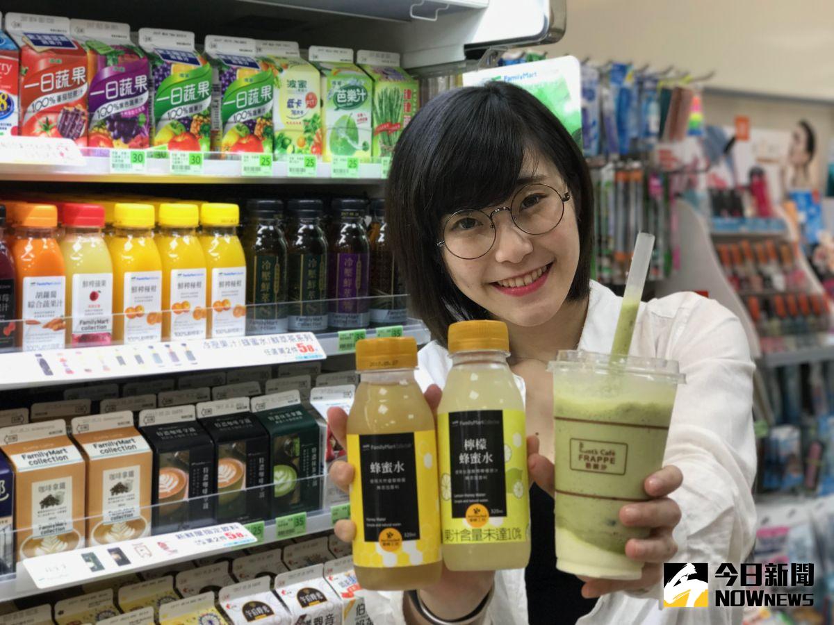 ▲全家便利商店每逢周五六日酷繽沙全品項任2件99元，檸檬蜂蜜水、蜂蜜水也祭出第2件58折的優惠。（圖／全家提供）