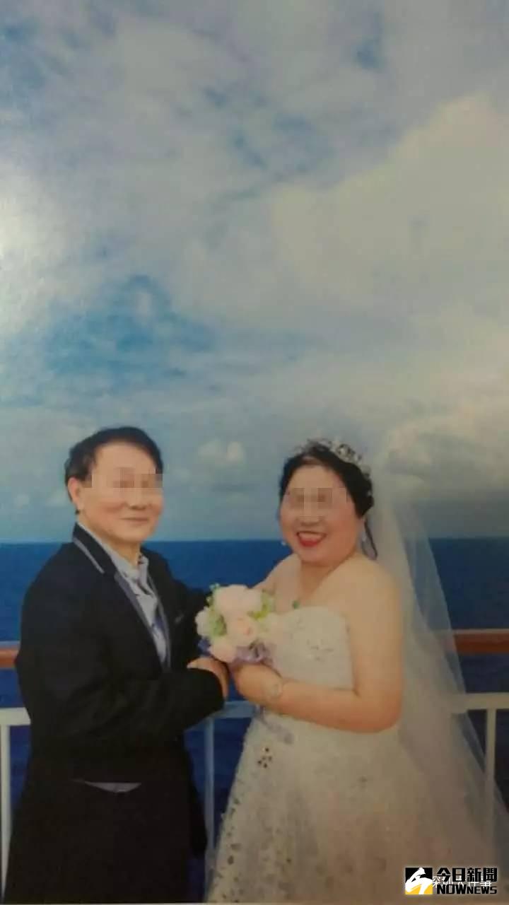 70歲老夫妻郵輪上拍婚紗照。