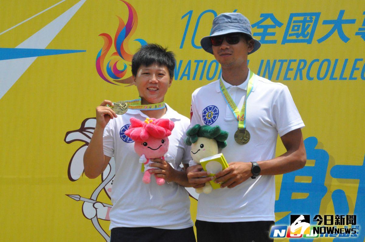 ▲台師大雷千瑩（左）、魏均珩（右）拿下反曲弓混雙金牌。（圖／記者林志儒攝）