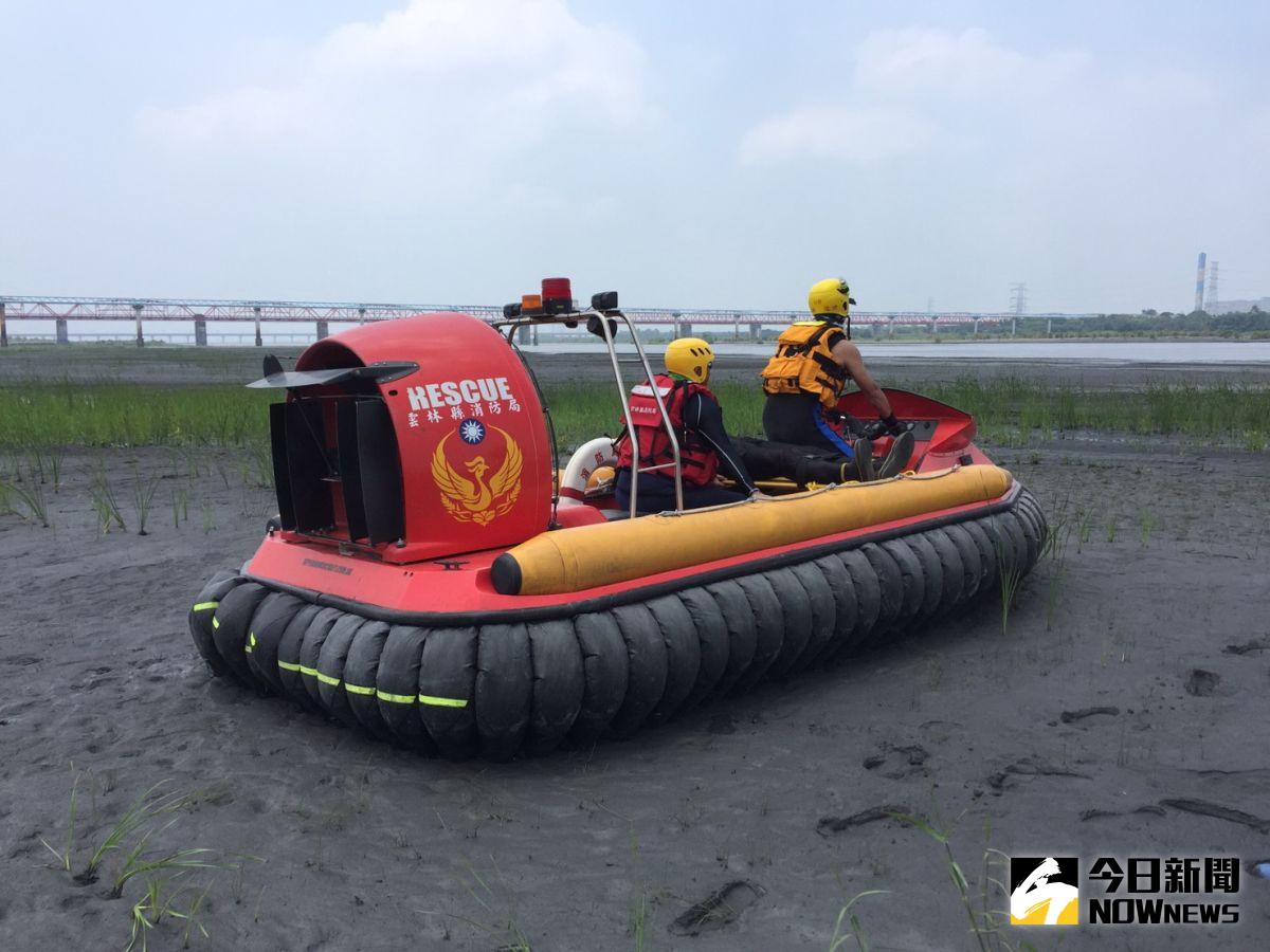 ▲雲林縣消防局5月22日起至5月24日辦理氣墊船訓練。（圖／記者蘇榮泉翻攝，2017.05.22）