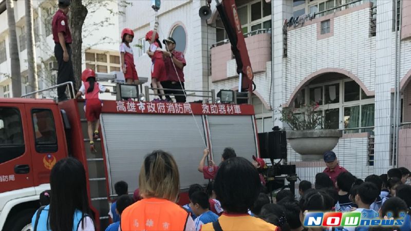 ▲緩降機操作「五字口訣」，就是「掛」「丟」「套」「束」「推」。（圖／記者宋德威攝，2017.5.4）