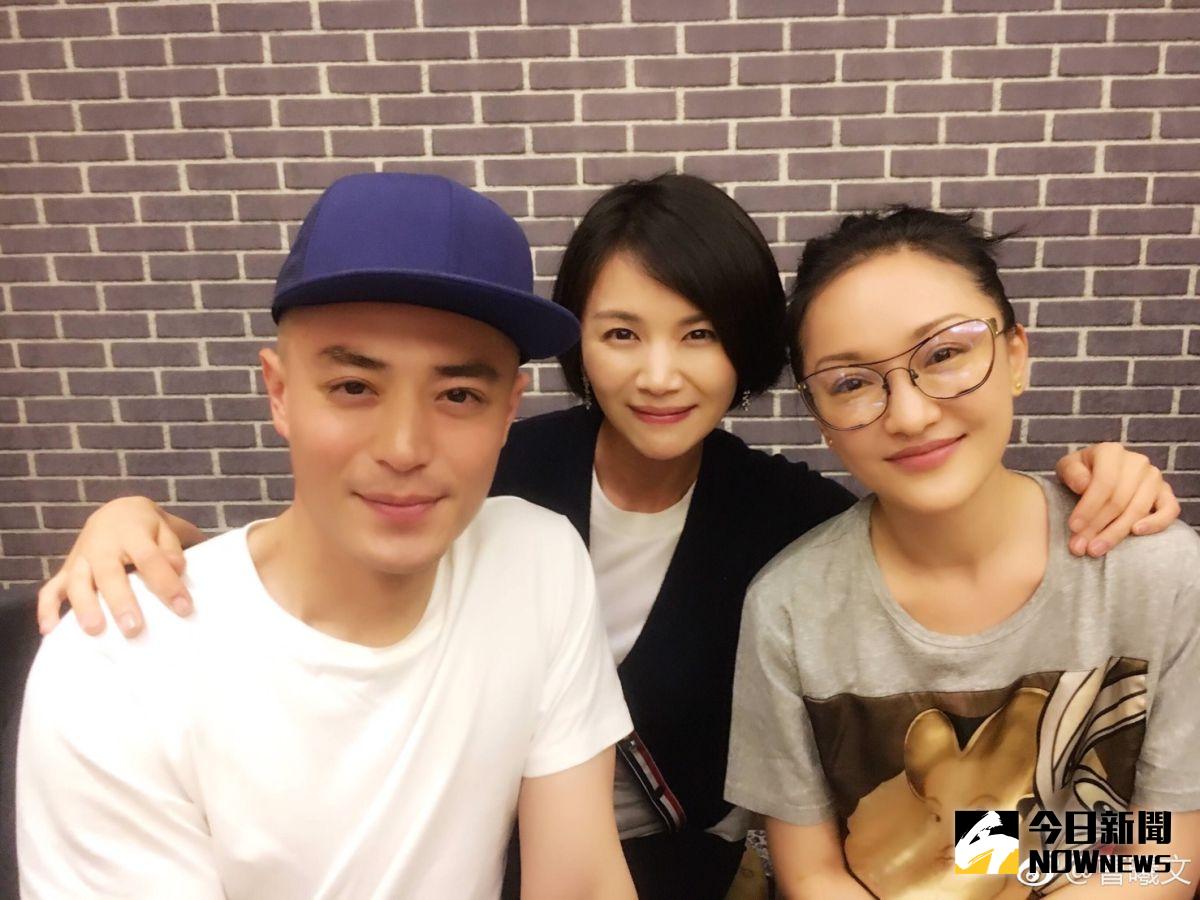 ▲《如懿傳》聚餐照流出，霍建華（左）與周迅（右）滿臉疲態。（圖／翻攝自曹曦文微博，2017.05.02）