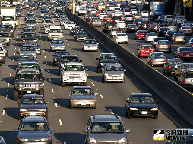 ▲高公局直播年初二高速公路相關路況報導，並宣導相關交通紓導措施。（圖／NOWnews攝影中心）