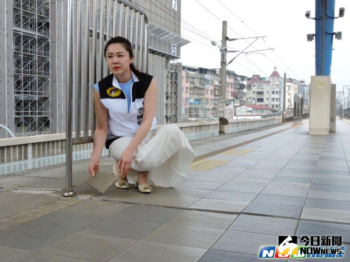 ▲新北市議員李婉鈺今（4）日會勘時痛批，台鐵完全將浮洲居民當三等公民，要求限期改善。（圖／記者陳志仁攝，2017.5.04）