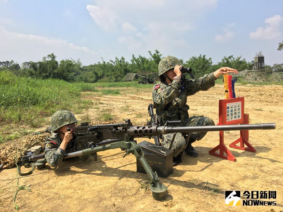 國軍女兵操作50機槍宣傳照姿勢錯誤挨批| 政治快訊| 要聞| NOWnews今日新聞