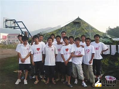 震後北川中學高二十班的部分學生，彭建生前是這個班的班主任。