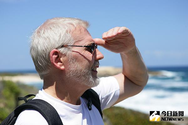 ▲黃鼎殷醫師指出，根據研究顯示，年紀較大的青光眼病人，經眼球後注射自體間質幹細胞2到3次，視力可獲改善。（圖／ingimage）