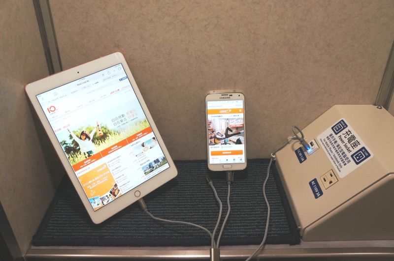 ▲搭高鐵不用擔心手機、平板電腦沒電，即日起車高鐵第4及第12車增設USB充電插座提供旅客免費充電。（圖／高鐵公司提供）