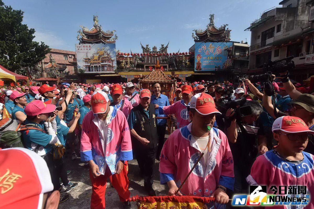 ▲新北市金山區慈護宮今日舉行「金包里二媽行腳回娘家」北海岸繞境的活動，吸引近3000位信眾報名參加。（圖／新北市政府民政局提供，2017.5.11）