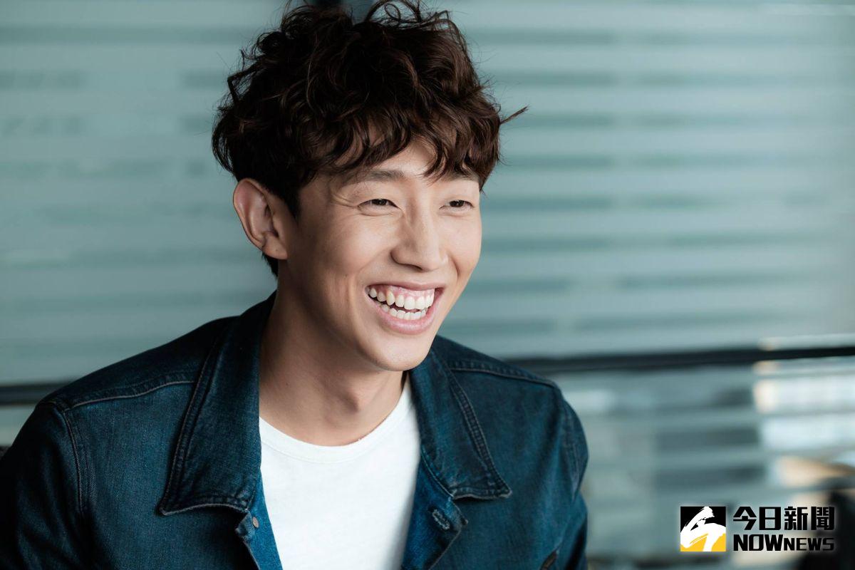 ▲最強綠葉姜其永，能演神經大學生，能變身正經刑警，多樣魅力占據你的視野。（圖／翻攝自打架吧鬼神官方臉書，2017.05.11）