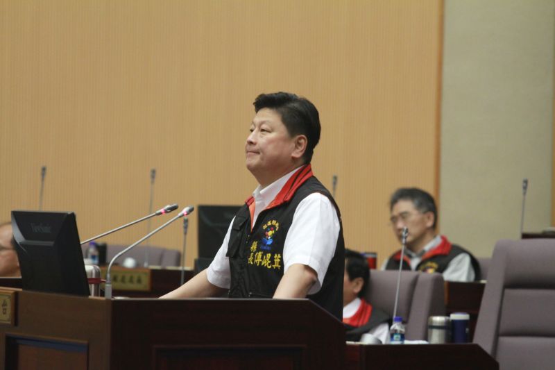 ▲傅崐萁面對議員劉曉玫的質詢，不發一語。（圖／記者鄭志宏攝,2017.05.12）