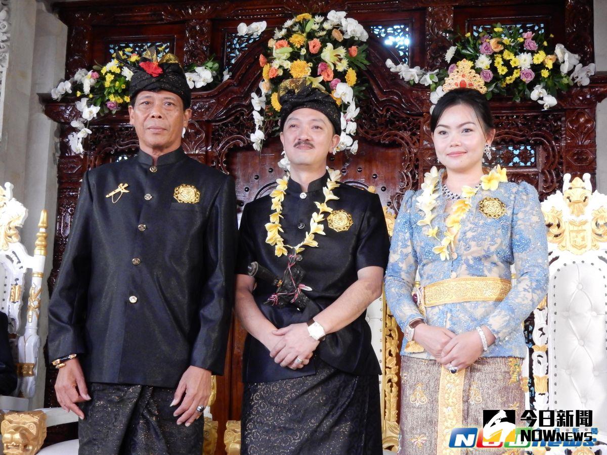 ▲拿督斯里愛新覺羅 毓昊（中）被冊封為愛古斯帝格督 達仁殿下（左）的王子。（圖／記者彭夢竺攝，2017.5.20）