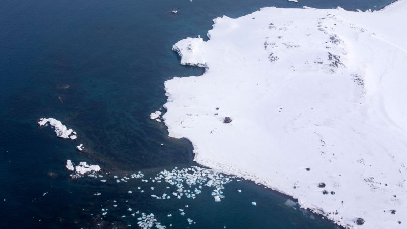 ▲近年來全球暖化問題嚴重，北極斯彼茲博根島的永凍土融化，導致設於該地的「末日種子庫」入口遭到雪水淹及。（圖／達志影像／美聯社）