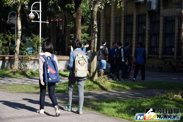 ▲暑期打工旺季來臨，今年超過八成一的學生有打工或家教計劃，以賺取生活費或學費為主要目的。（圖／NOWnews資料照）