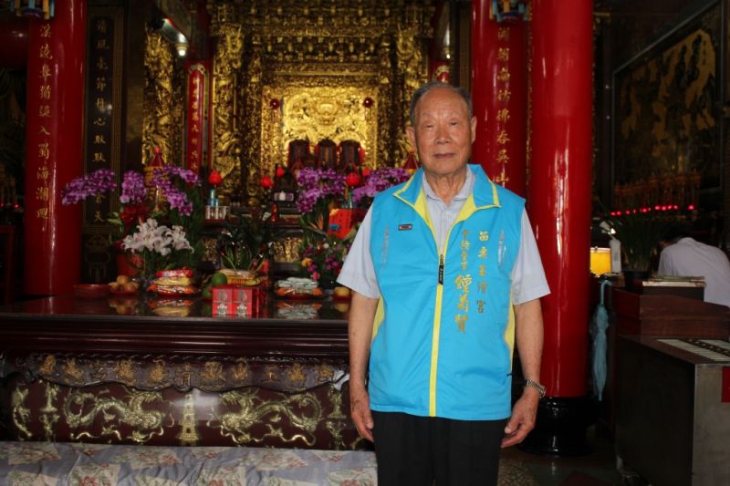 ▲苗栗市玉清宮正神為關聖帝君神威顯赫，護佑十方，常務監事鍾菊賢，也是前老董事長，為人正直，隨和親切，高齡九旬的他，走過崎嶇童年，吃苦修福，人生閱歷盡是華藏。（圖／記者黃進恭攝，2017.6.6）