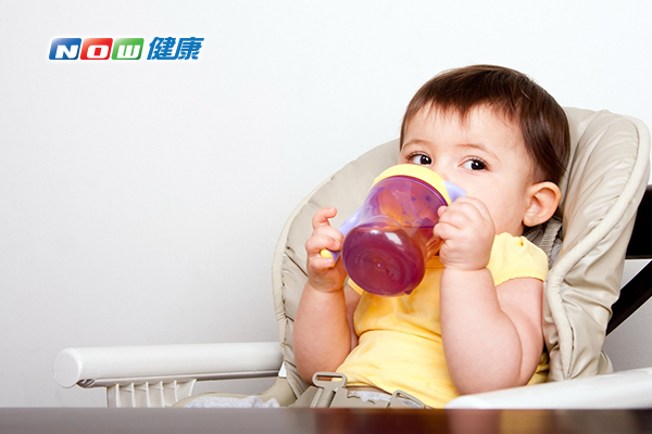 ▲最新的美國兒科醫學會（AAP）指南表示，1歲以下的嬰幼兒應要禁止喝果汁。（圖／ingimage）