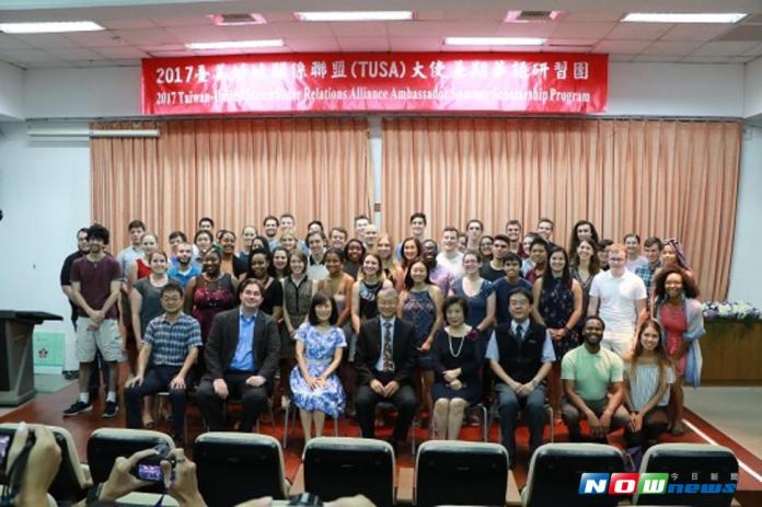 55名來自美國知名大學的學生對於即將展開的8週華語課程充滿期待。（圖／成大提供）
