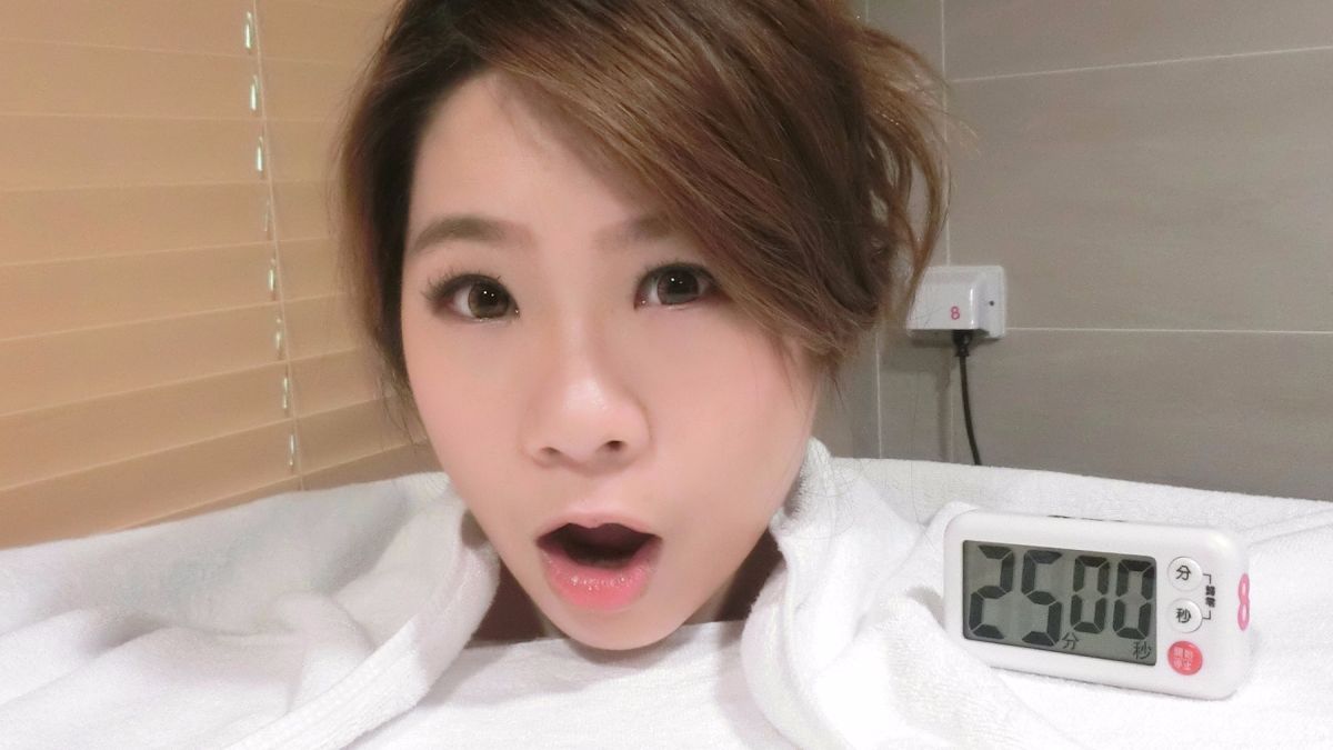 符瓊音玩「全裸蒸人肉 」。（圖／符瓊音經紀人提供 , 2017.06.30）