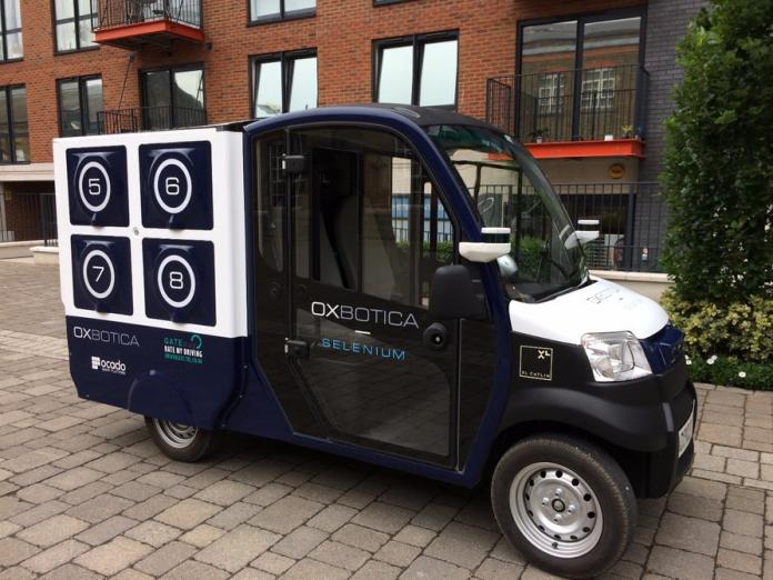 ▲英國線上超市Ocado，與科技公司Oxbotica合作，用迷你自動駕駛卡車CargoPod，進行交貨測試。（圖／翻攝自new atlas）