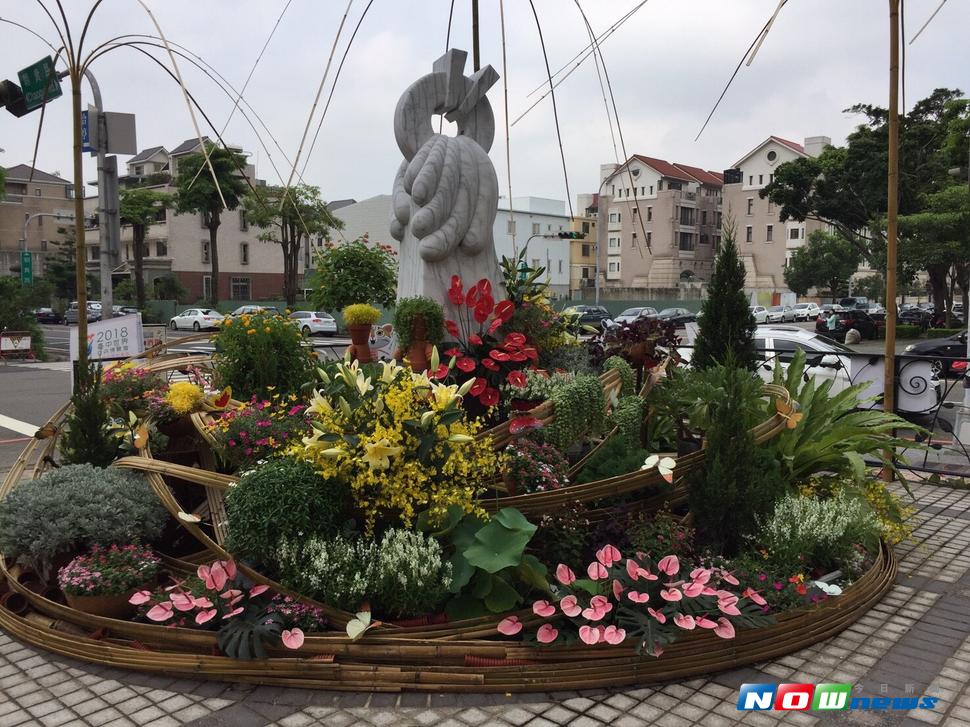 2018年舉辦世界花卉博覽會，台中市農業局輔導西屯區公所舉辦花藝造景競賽，競賽作品即日起至7月7日在西屯區公所展出（圖／記者柳榮俊攝 , 2017.6.29）