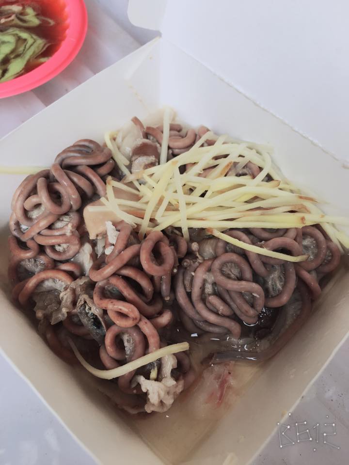 ▲可怕「蚯蚓餐」，南部人卻直呼人間美味（圖／翻攝自爆廢公社）