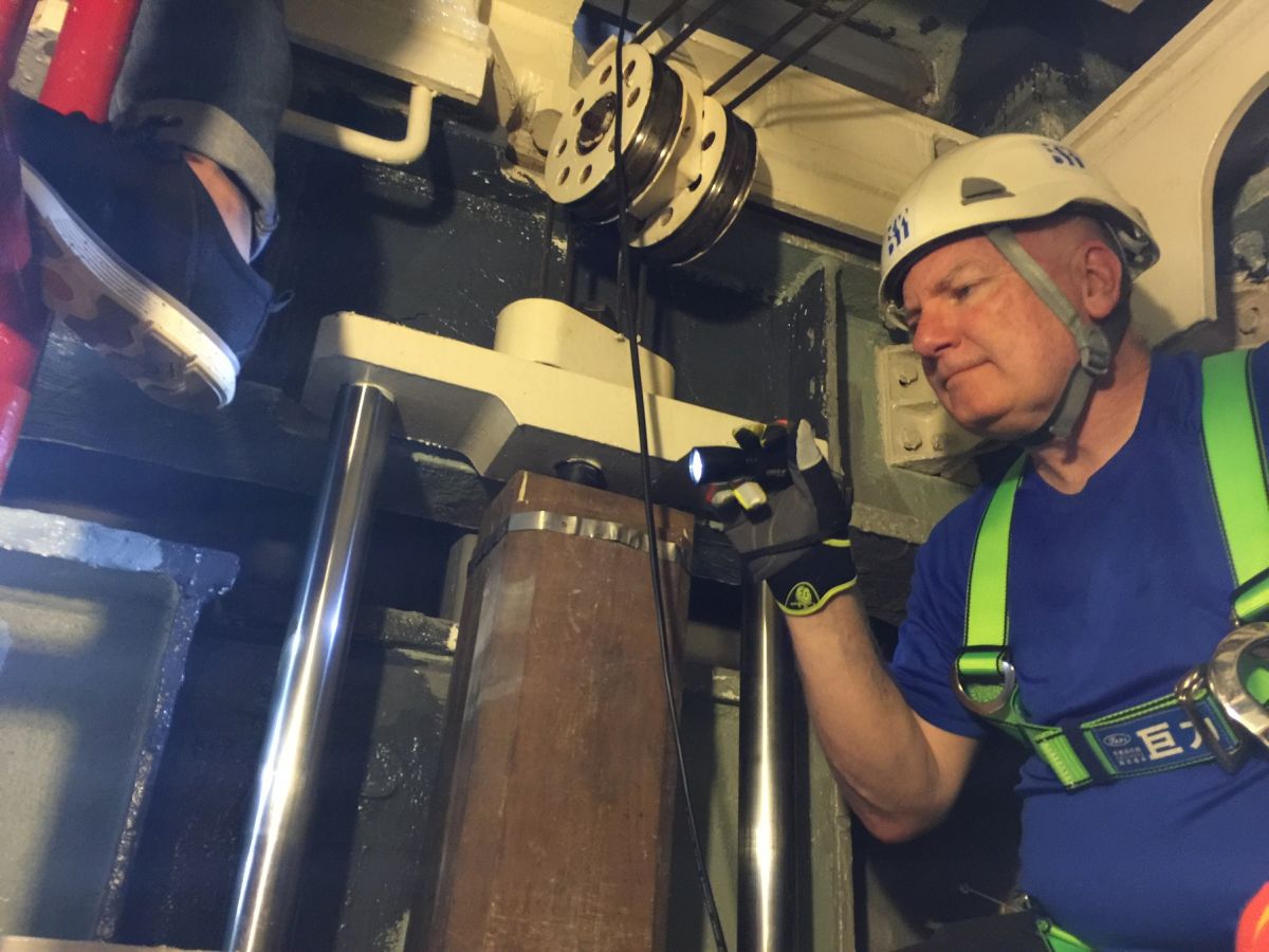 ▲台北101一連2天為阻尼器進行5年一次的監測保養，由原始設計師加拿大的技師團隊RWDI負責。（圖／台北101提供）