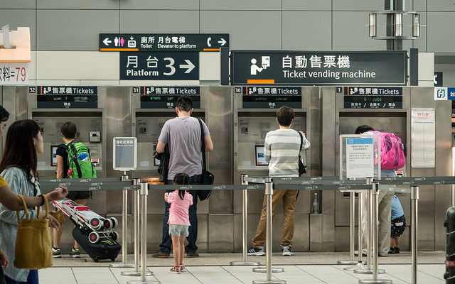 ▲高鐵左營站售票機只找零錢惹民怨，高鐵表示已在採購新機台。（圖／翻攝自flickr）
