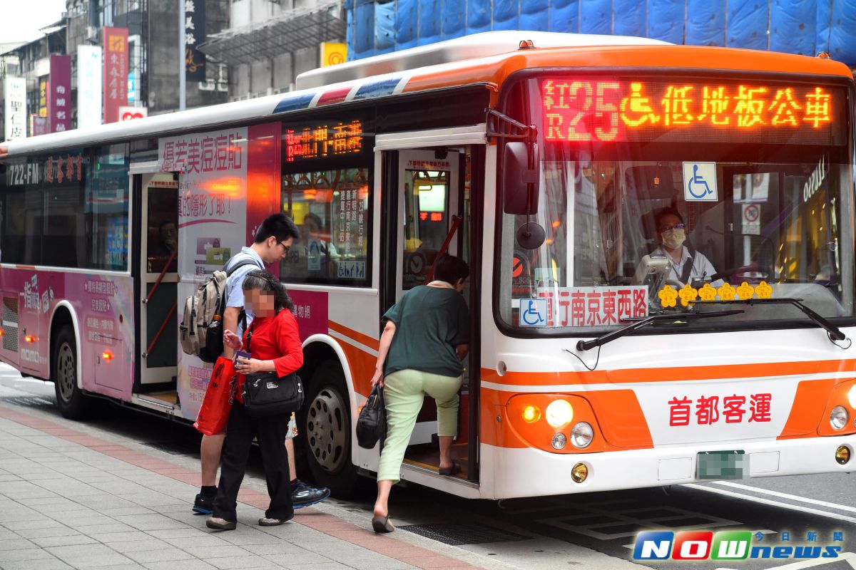 ▲台北市5條公車路線將於7月5日上路，屆時民眾持電子票證轉乘公車或捷運享半價優惠。（圖／NOWnews資料照）