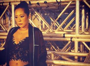 ▲關淑怡曾因一首〈難得有情人〉走紅，是1990年代初期的香港樂壇紅星。（圖／翻攝自關淑怡IG）