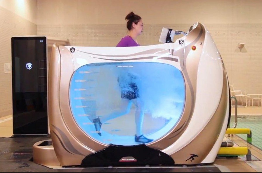 ▲日本大阪的Natural Create公司研發一款水中跑步機WATER WALKER\\&SPA。（圖／翻攝自mikeshouts，下同）