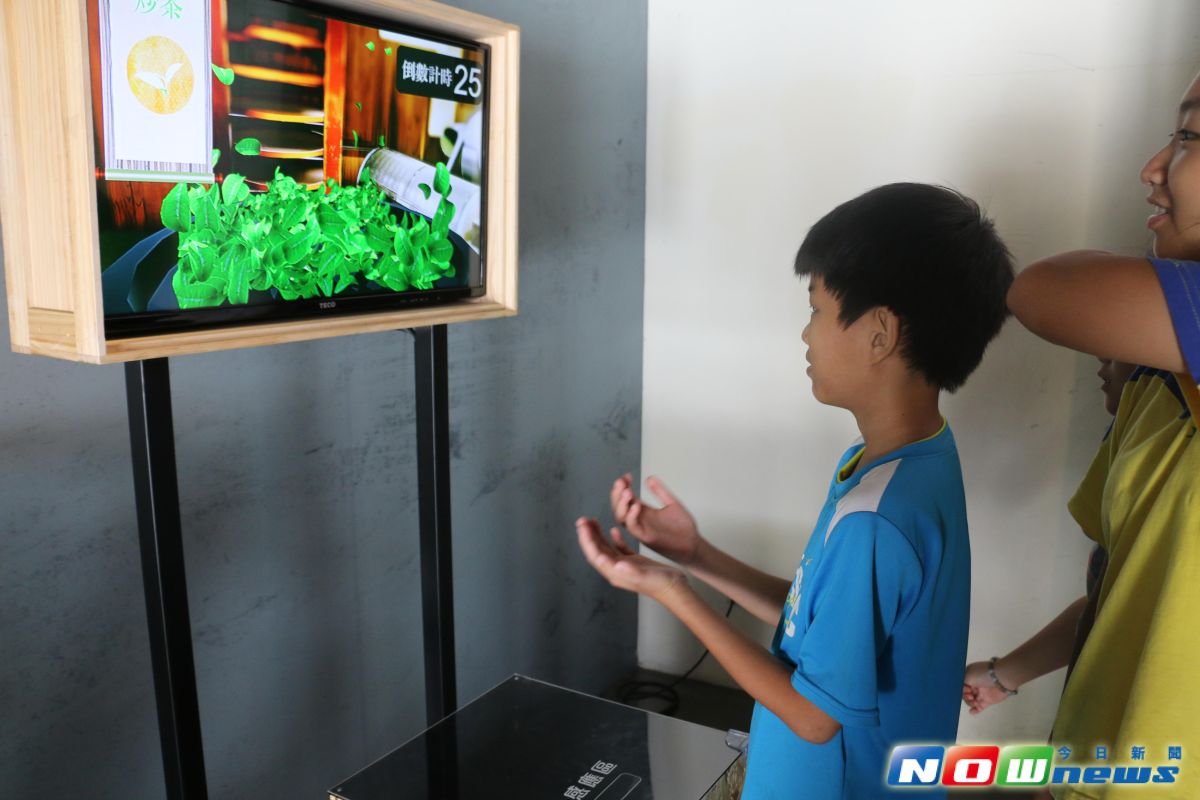 ▲坪林茶業博物館的「曉茶塾－數位互動探索空間」，結合AR、VR創新數位互動科技，帶領民眾虛擬實境體驗製茶。（圖／新北市政府文化局提供，2017.06.27）