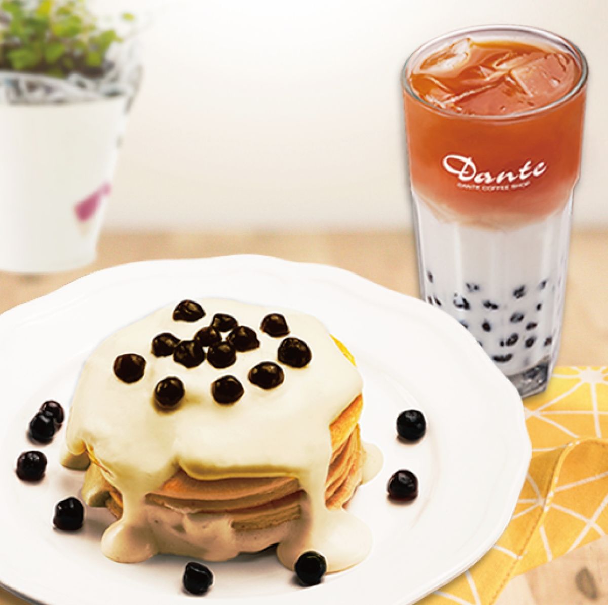 ▲丹堤咖啡今年暑假主打「黑珍珠的魅惑饗宴」，推出珍珠奶霜鬆餅塔、英式珍珠鮮奶茶等系列甜品。（圖／丹堤提供）