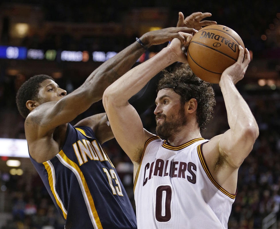 ▲Kevin Love（右）和Paul George（左）又傳出交易傳聞。（圖／美聯社／達志影像）