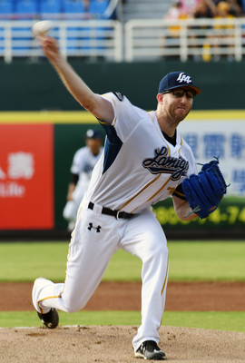 中職Lamigo桃猿隊挑戰上半季封王，24日在桃園主場迎戰中信兄弟隊，桃猿派出戰績8勝1敗，防禦率僅1.63的「三冠王」洋投史博威（Zeke Spruill）（圖）先發。中央社記者施宗暉攝　106年6月24日