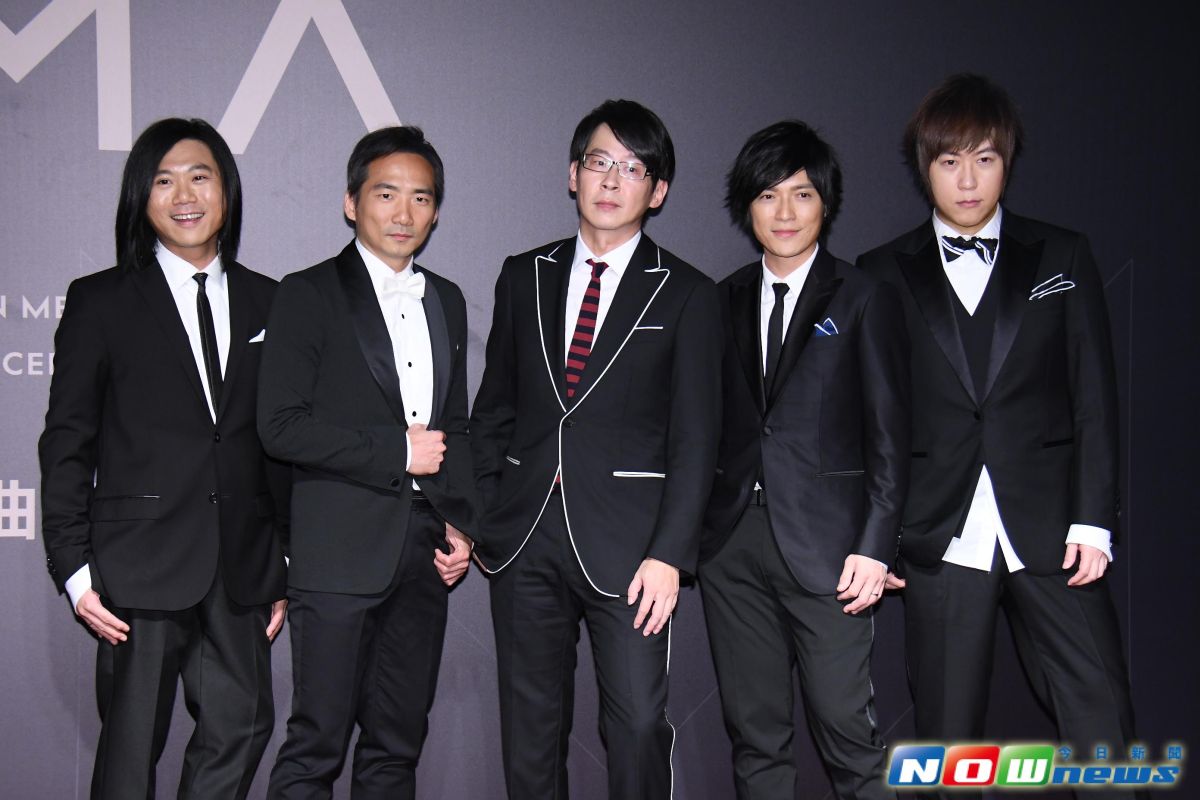 ▲五月天一身黑走第28屆金曲獎星光大道。（圖／攝影中心提供，2017.06.24）