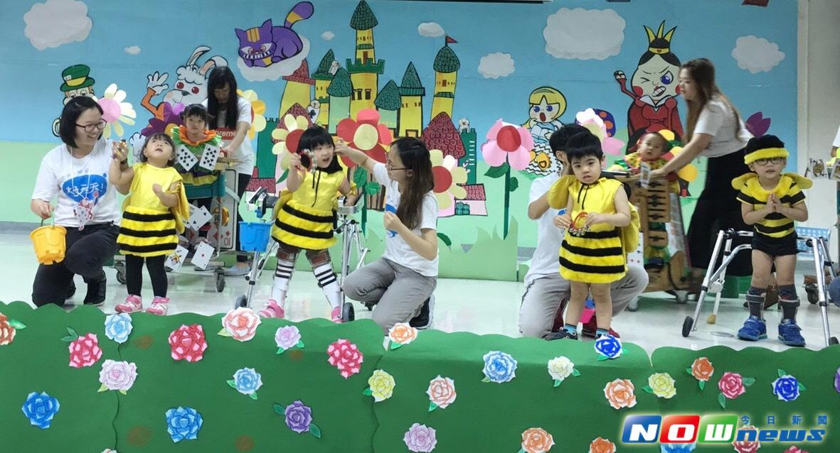 ▲竹市早療寶貝畢業典禮演出，現場溫馨感人。（圖／記者陳志偉攝，2017.06.23）