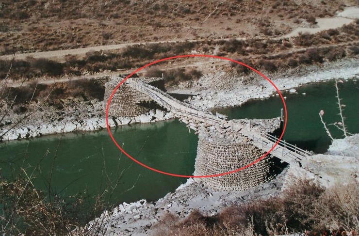 伸臂橋在歷史上廣泛分布在中國的西南的橫斷山區和青藏高原地區。