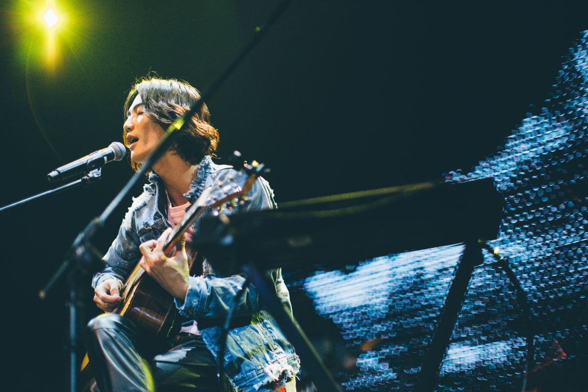 ▲李英宏又痞又甜的聲線中，結構出非常獨特的音樂風格。（圖／顏社提供，2017.06.22）