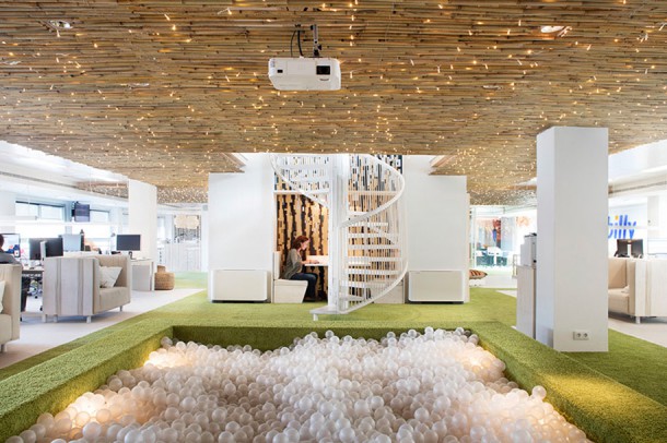 ▲西班牙廣告公司Billy Group的辦公室中有一球池，不僅可以讓員工在裡面開會，更可讓員工苦惱時在裡面玩一下釋放壓力。（圖／翻攝自turullsorensen.com）