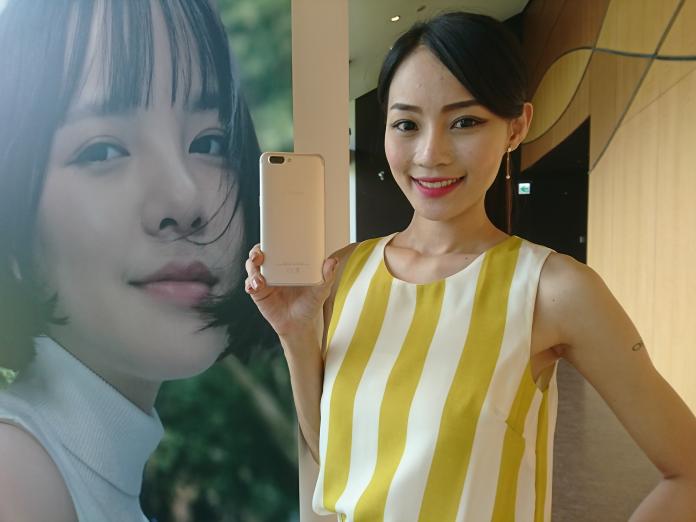 ▲OPPO R11雙主鏡頭手機，今（21）日終於登台。（圖／記者陳敬哲攝,2017.6.21）