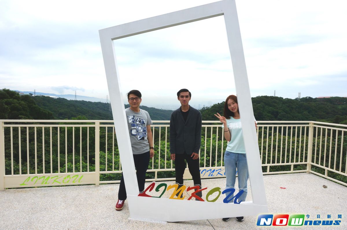 ▲林口區公所結合地方觀光發展協會的巧思，新設置2部高倍率的雙筒望遠鏡供民眾免費欣賞美景，及趣味打卡框給民眾拍照。（圖／新北市政府民政局提供，2017.06.21）