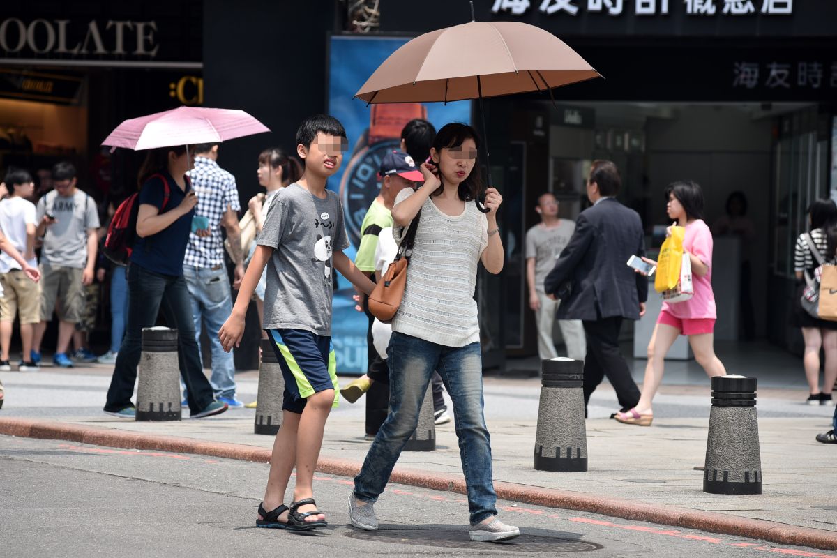 ▲中央氣象局表示，今（21）日天氣開始回溫，各地溫度逐日上升，白天高溫因環境風向轉為偏東南風，北部及宜、花預估可以上升到26、27度，中南部及台東則來到28至30度，感受溫暖偏熱。。（圖／NOWnews資料照）