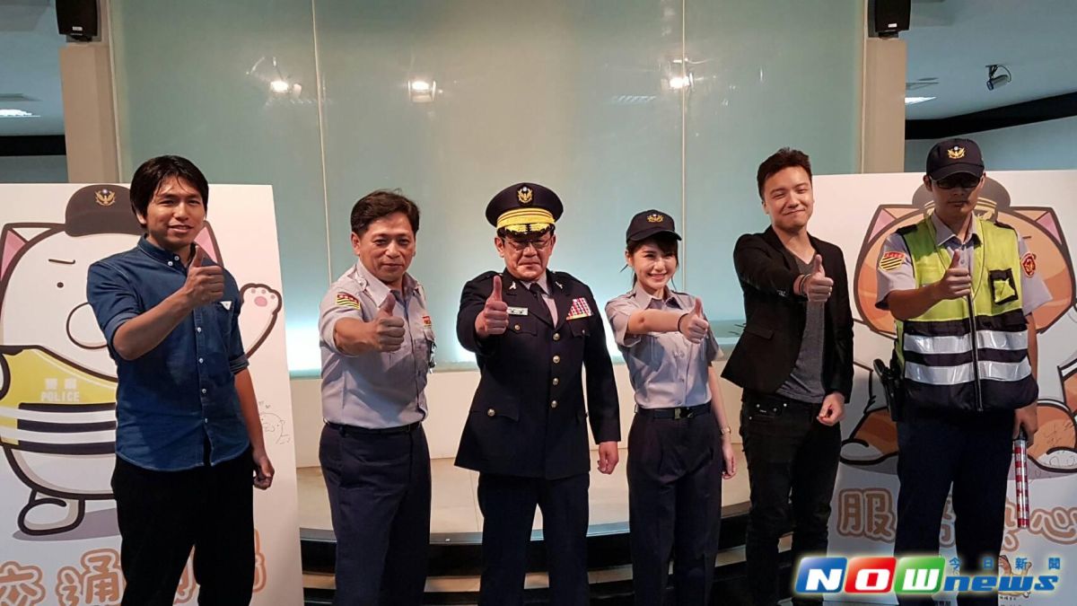 ▲新北市政府警察局與戲引子工作室合作，找來網路人氣女模陳樂樂（右三）呈現警察在執勤的過程中，遇到酒駕的各種狀況。（圖／新北市政府警察局提供，2017.06.19）