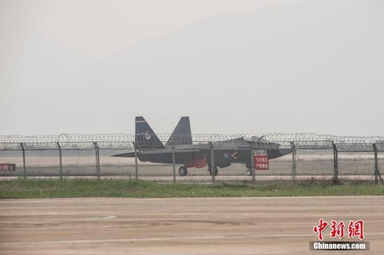 被稱為「鶻鷹2.0版」的中國大陸殲-31戰機。