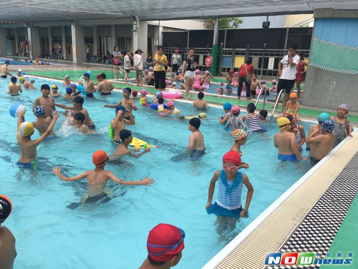 ▲目前游泳池的消毒程序很完善，患者感染結膜炎的原因多半是接觸到共用毛巾、手把、水龍頭等，而非在水中感染。（圖／資料照）